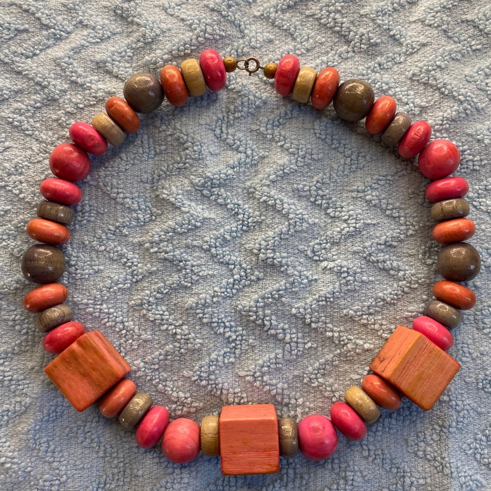 Vintage 1970s wooden necklace